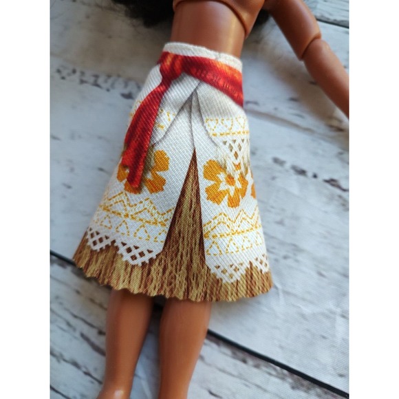 2015 Hasbro MOANA DOLL Disney Hawaiian Girl Action Figure Articulated 10" - Picture 3 of 7